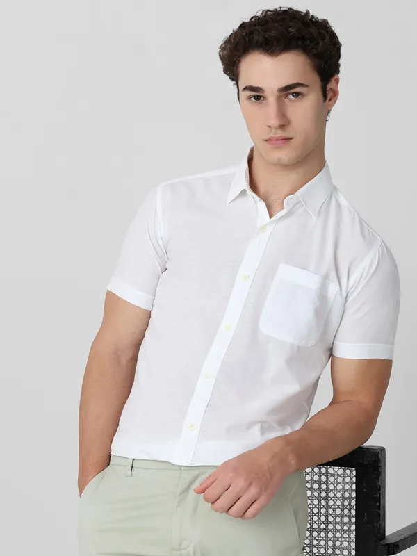 MUFTI solid white slim fit half sleeve casual shirt