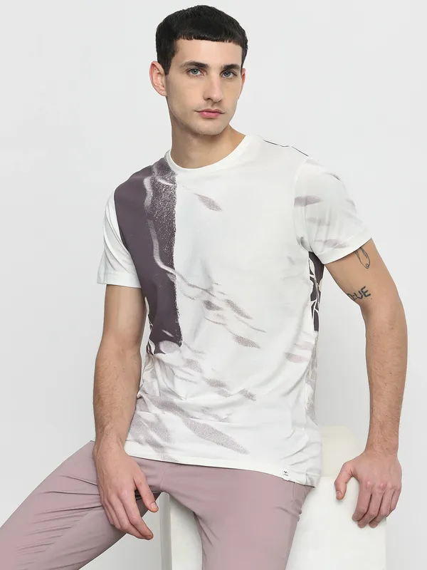 MUFTI wine and white printed slim fit mens t-shirt