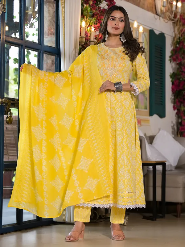 Newest yellow printed kurti set in cotton