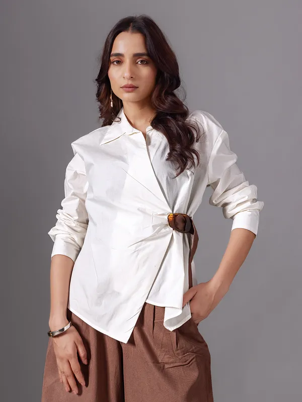 Off white crepe plain top