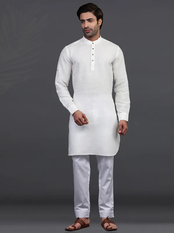 Off white full sleeves kurta pajama for festive