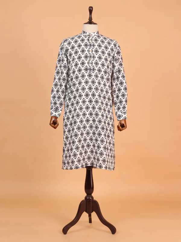 Off white kurta with beautiful print in cotton fabric