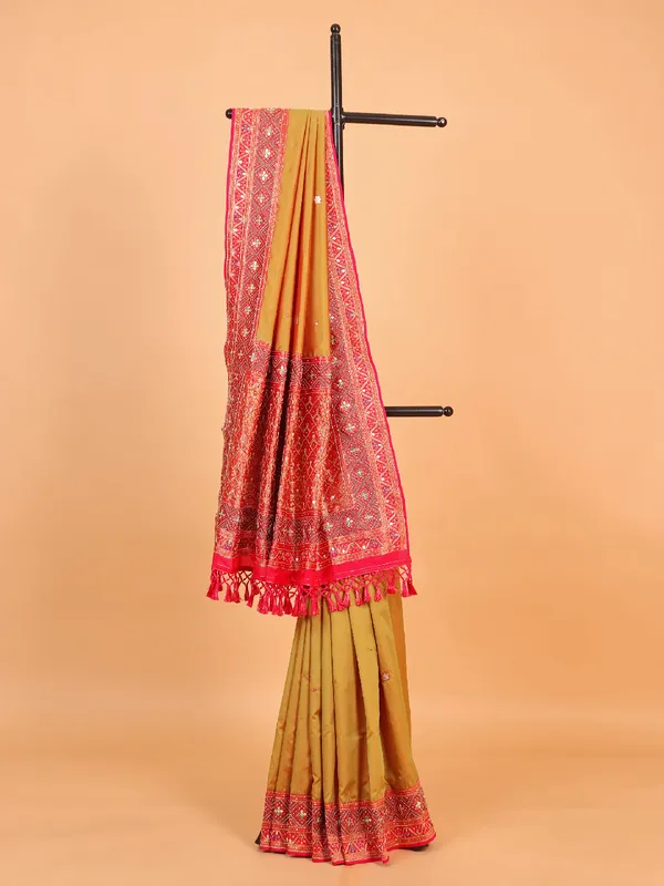 Olive art silk saree with contrast border and pallu