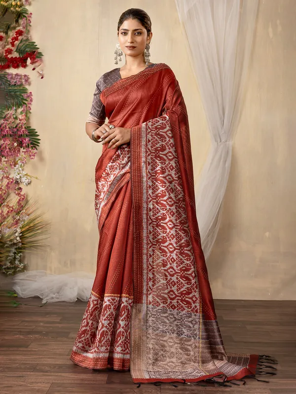 Pastel brown shynthetics saree with prints