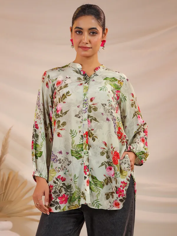 Pista green printed women top in crepe