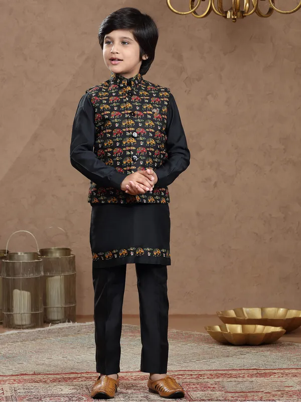 Printed black waistcoat set in silk