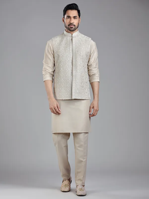 Radiant light khaki waistcoat set with fine craftsmanship