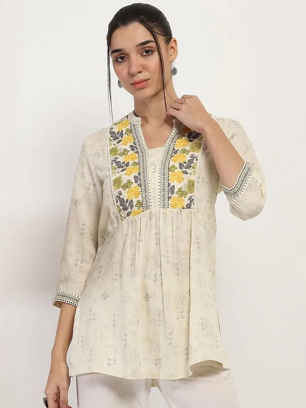 RANGRITI beige and olive cotton kurti