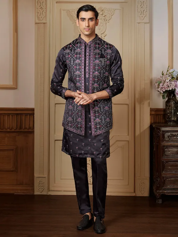 Shiny black long waistcoat set with colorful embroidery