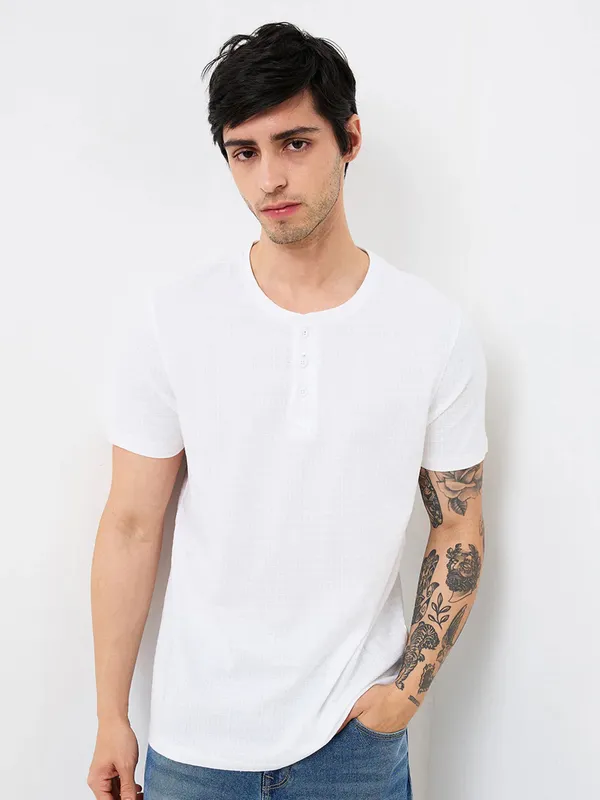 SPYKAR solid white cotton slim fit t-shirt for men