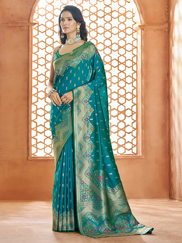 Stunning blue saree with contrast border