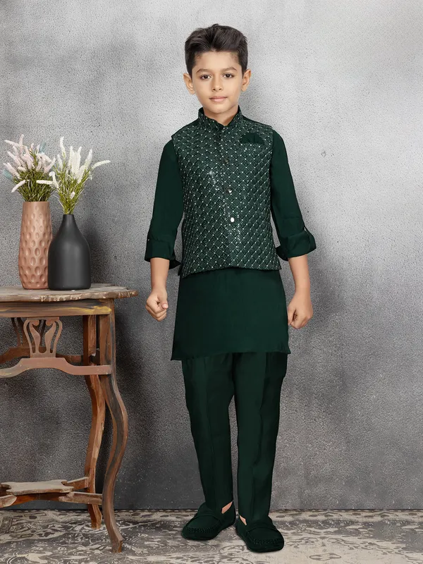 Stunning dark green waistcoat set in silk