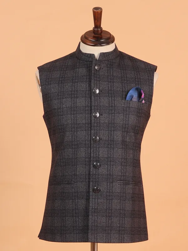 Tarry rayon charcoal waistcoat with textured style