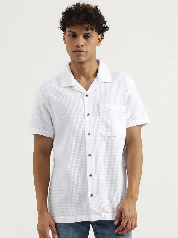 UCB textured white casual shirt in notch lapel collar