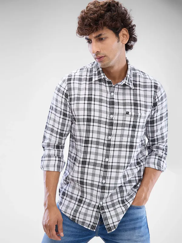 SPYKAR pure cotton white checkered casual shirt