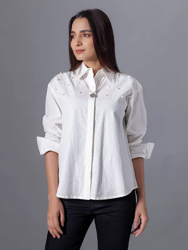 White cotton shirt for casual wear