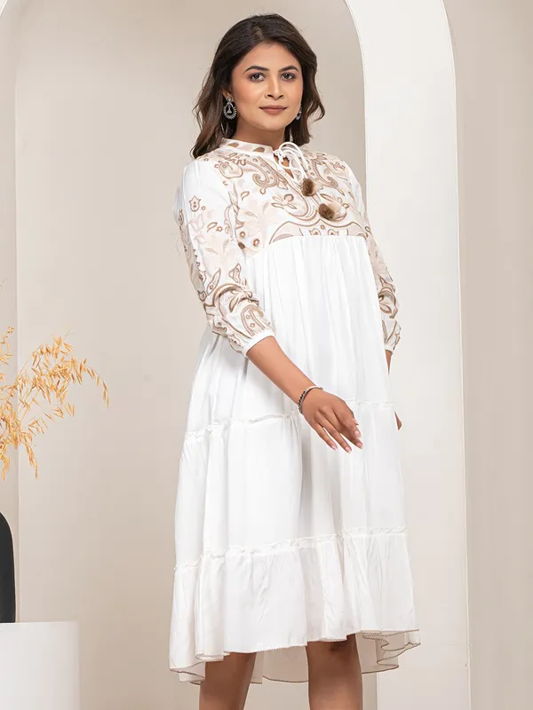 White embroidery cotton casual kurti