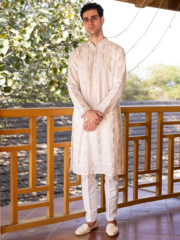 White Kurtra suit for men in cotton