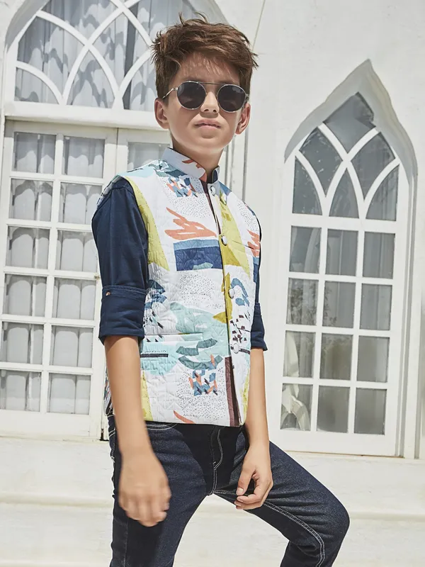 White printed texture waistcoat with shirt