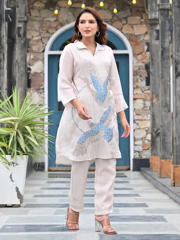 White striped suit with chic collar finish