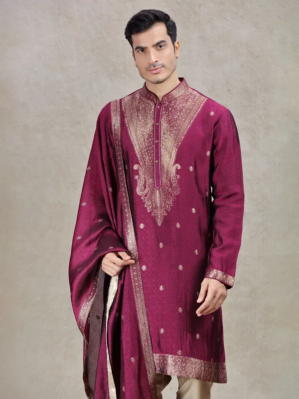 Wine hues kurta set for regal allure look