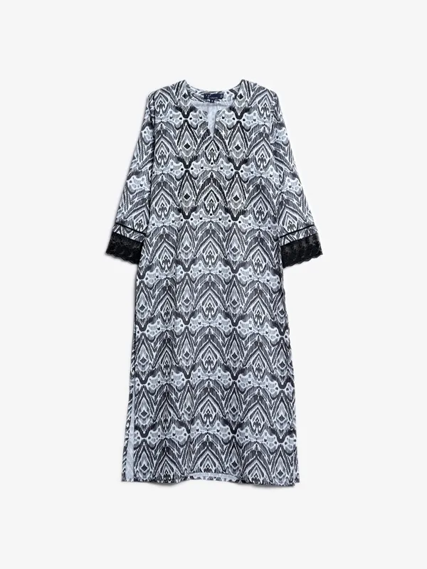 Black and white printed kurti in cotton G3 WKU02433 United Kingdom