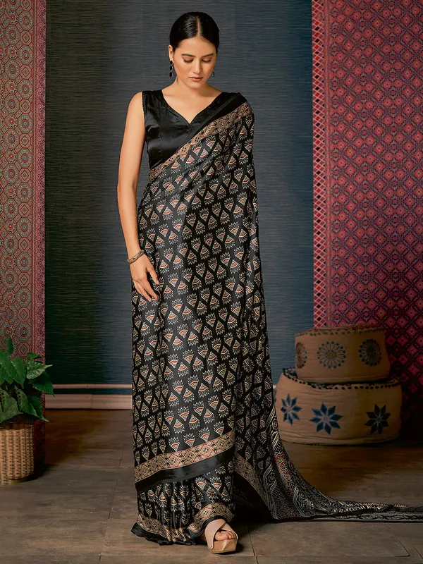 Women's Crepe Black Digital Print Designer Saree With Blouse Piece