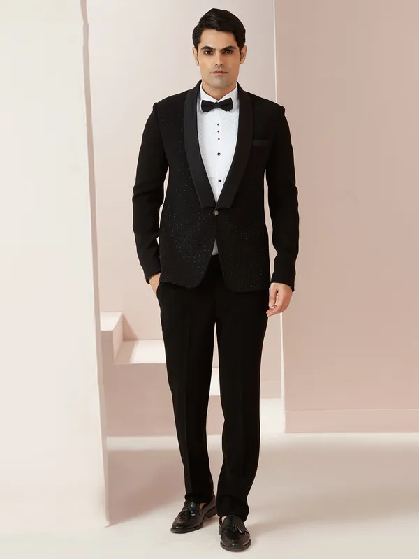 Tie with black coat pant shop