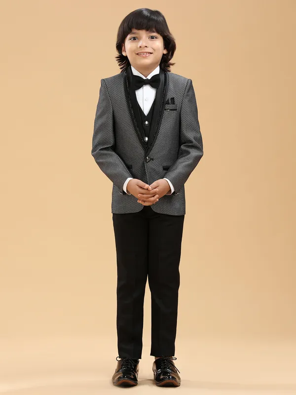 Stunning grey tuxedo coat suit-G3-BCO51331