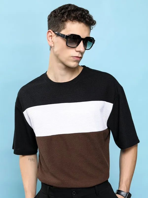 Men Round Neck Colourblocked T-Shirt
