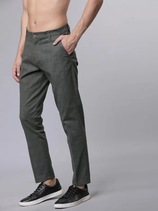 Buy Highlander Grey Slim Fit Solid Chinos for Men Online at Rs.749...