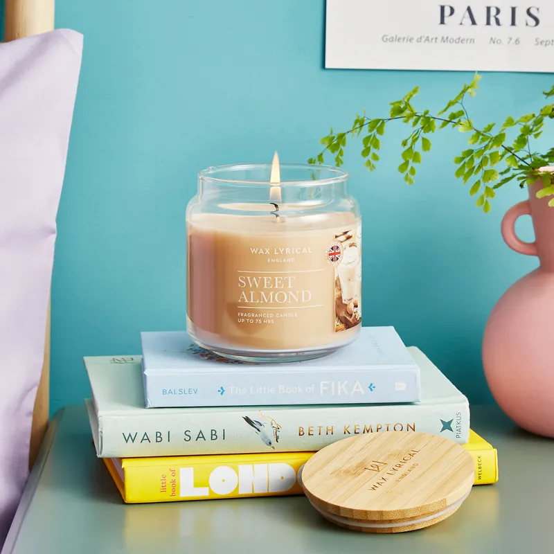 SWEET ALMOND candle medium beige
